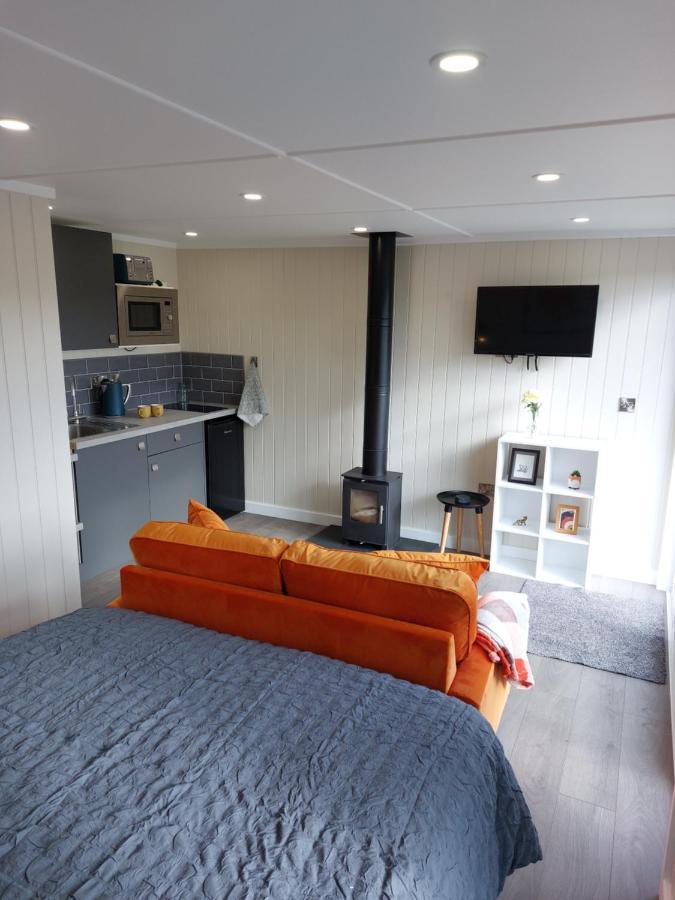 The Den - Modern Cabin With Wood Burning Stove Ludchurch 外观 照片